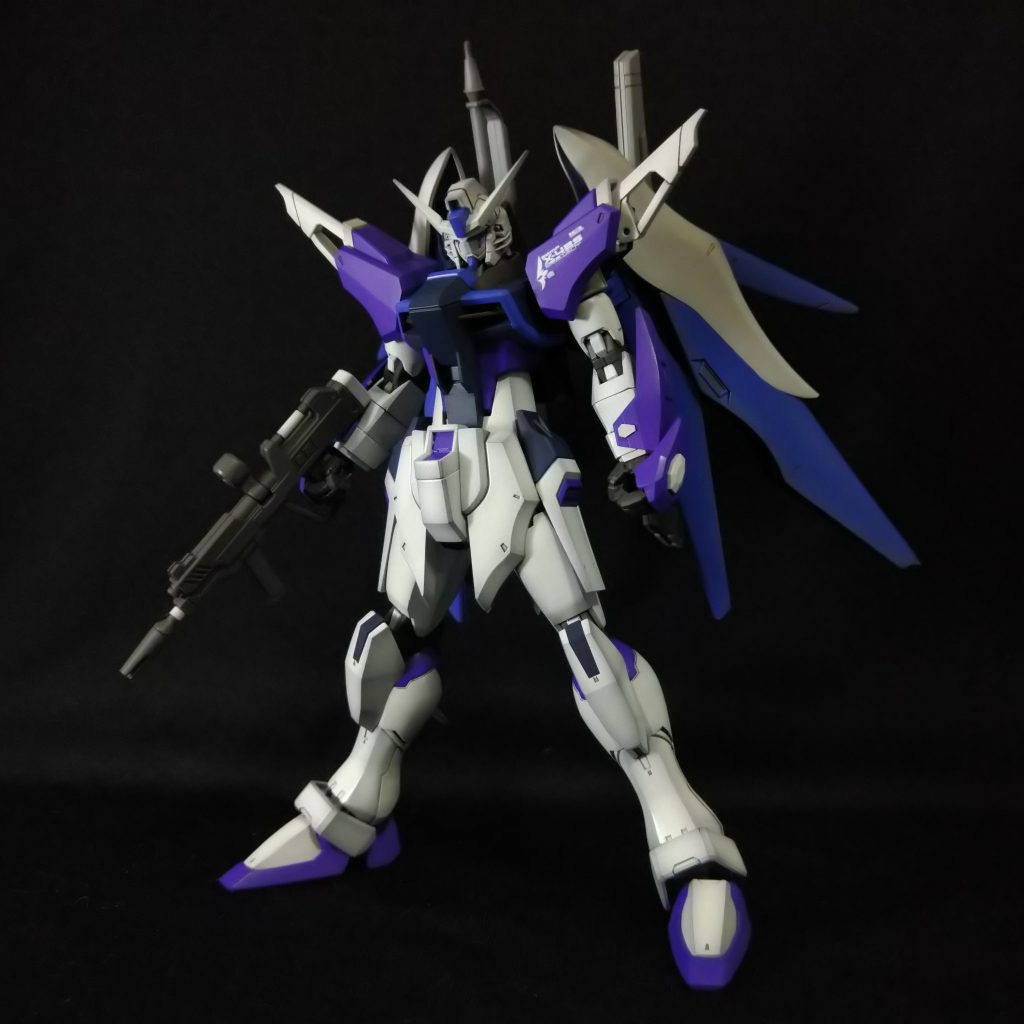 映画公開の発表もあり、少しタイムリーだったので、上がったモチベをここぞとばかりに開放しました。今回はオリジナルカラーで、デスティニーの持つ悪役感を少しでも払拭できたらなぁ、と思いながら塗装しました。