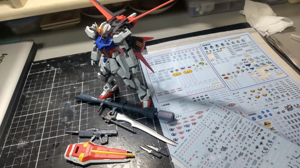 デカール貼り、好きな作業です。EGストライク作例本の付録デカールがとても役に立ちました。閲覧ありがとうございました〜！