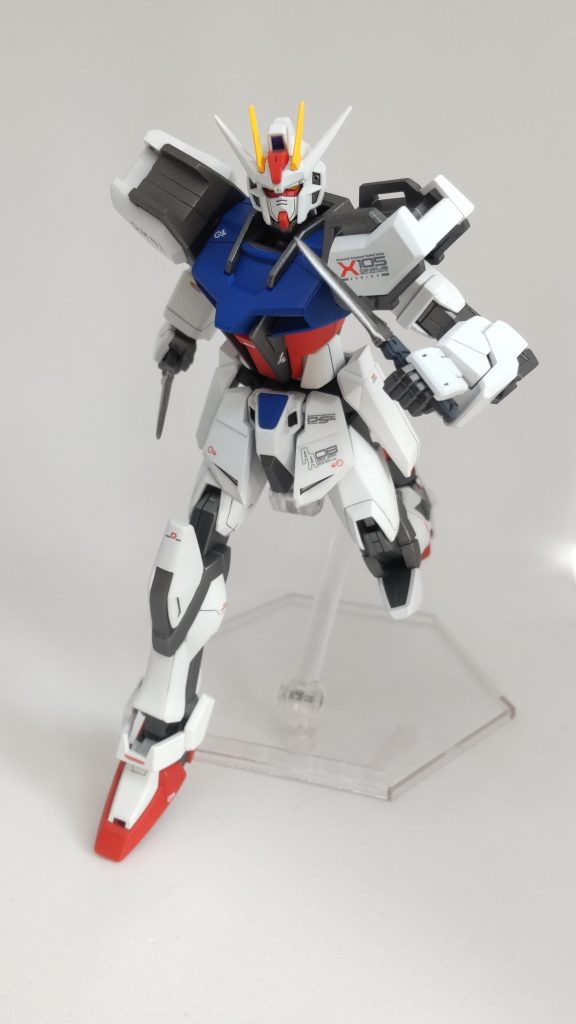 アーマーシュナイダー2本で向かってくるストライク。ザフト兵からしたら恐怖でしかない……。