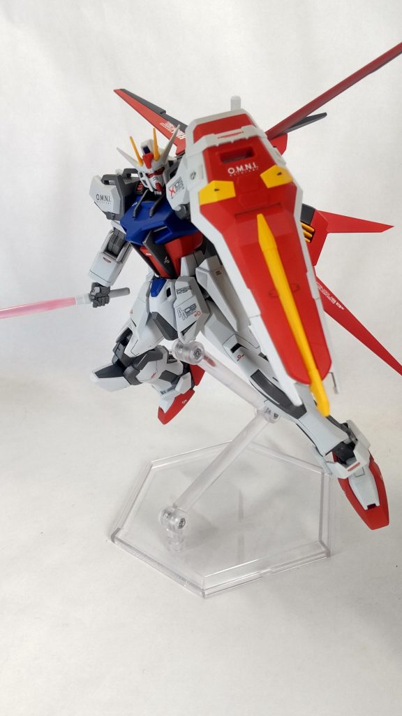 ポスターイメージポーズ。サーベル持ち手に角度が付いていないのでイマイチ決め辛い……!