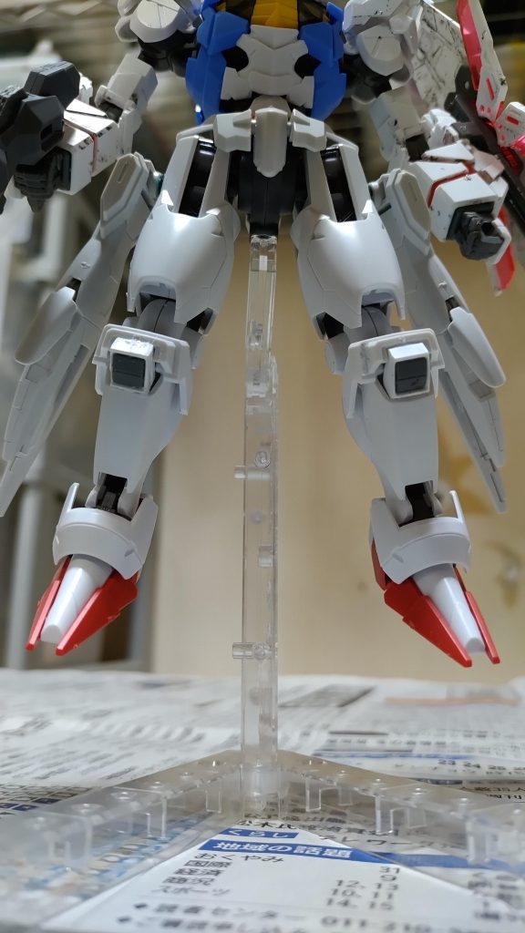 脚部の装甲はジャンクを適当にペタ付け装甲増やすとかなり印象変わりますね