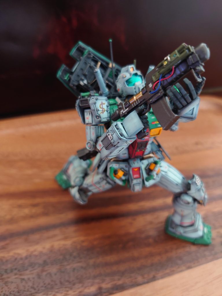 サブマシンガンは私がサバゲーマーなんで20mmレールぽいのつけてなんちゃってPEQをつけてます😁実銃は20mmレールだがMSだと?mmレール?