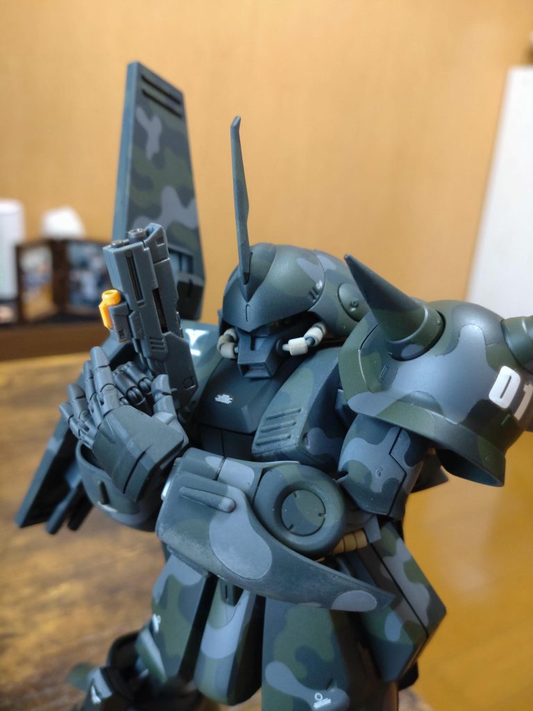 特殊部隊には拳銃は欠かせません。その辺にあった拳銃を装備させてみました。