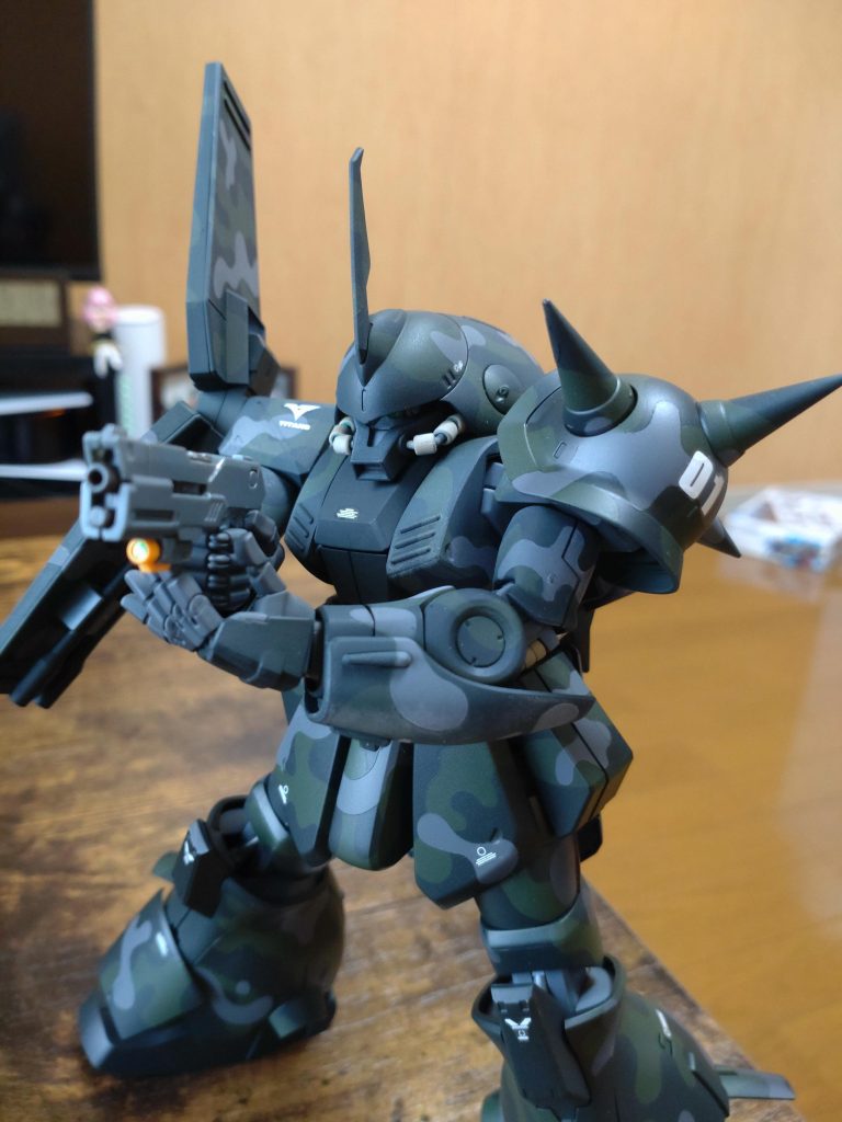 ユニコーンでも拳銃持ったMSいましたね。