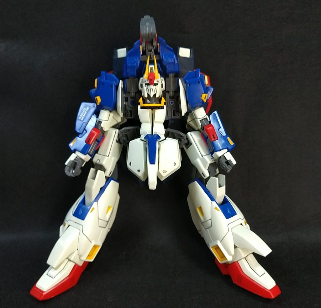 せっかくなので、ウェブライダーに変形していきます。胸部を上に開け、頭部を下にスライドして格納。脚部の付け根を左右に広げて展開。