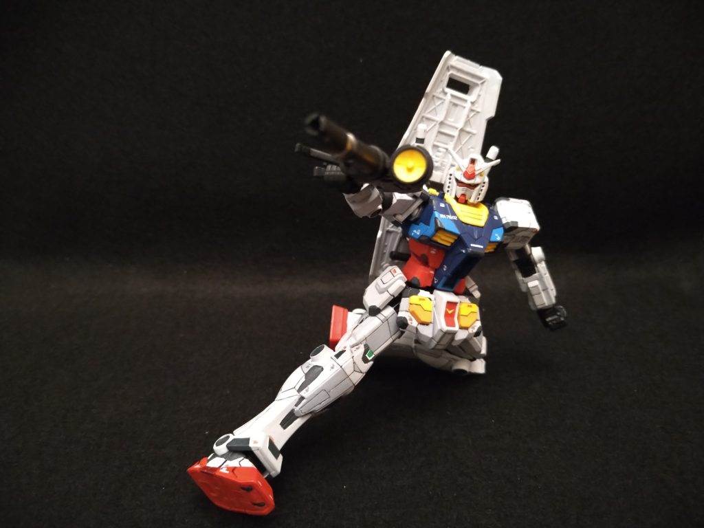 ビームライフルを構えて