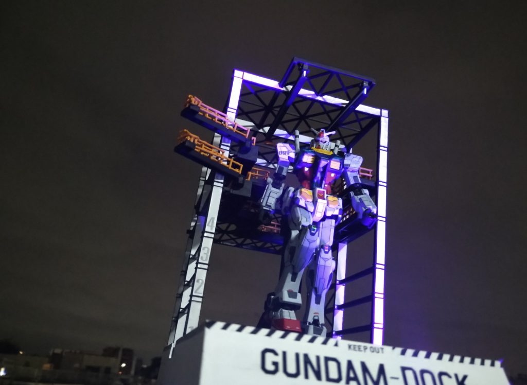 デカールが傾向なのでUVライトを当てると光ります