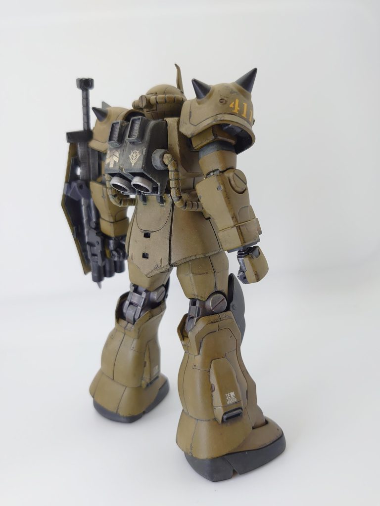 背面も同様にスジボリと軽めのディテールアップのみです。肩のナンバーデカールは自分の所属している消防団が第4分団1部なのでそれに因んでますw ちなみに前回作ったフライトタイプのナンバーは412で今作のB3は411。同じ小隊の隊長という設定です。