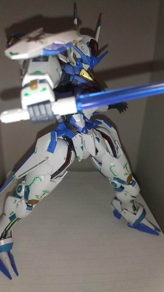 ビームサーベル1本構えで鋭い目つきがたまらない…(語彙力低下)