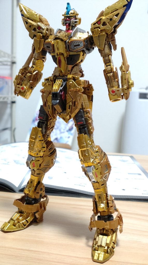 金の成形色は黒サフからのスターブライトゴールドメタリックグレーはスターブライトアイアンで塗装シルバーは　スターブライトシルバーで塗りました