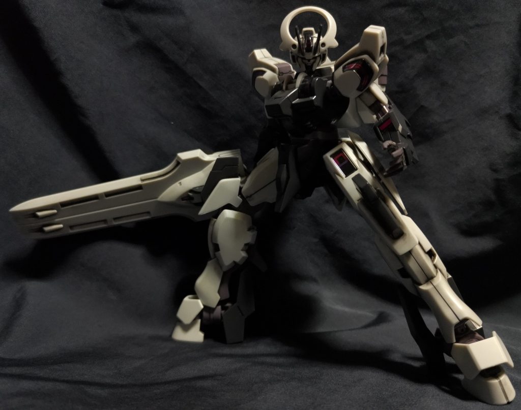 ななめ前から。今回は素組み&スミ入れのみです。