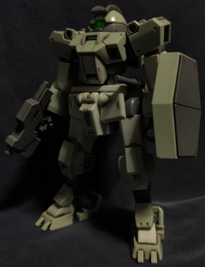 ほぼスミ入れのみで、コクピット部分のシール使用もしくは部分塗装もしていません。