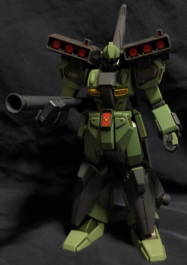 スミ入れと部分塗装をしています。イエローの塗装は苦手で、あまり良い仕上げではありません。（笑）