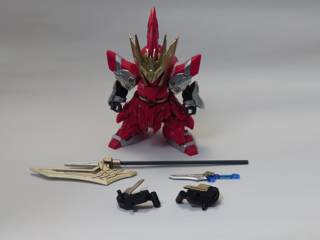 結局落ち着いたのがこの形、長物は張遼だし青龍刀っぽくまとめて、もう一つは元の武器から切り出して短刀にしました。闇のカケラもどきはバックパックに切り込みを入れ、軸可動出来るようにしています。