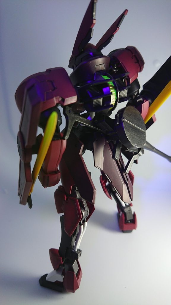 背中のエイハブリアクター(ですよね?)とヴァルキュリアソードもほんのり発光💡