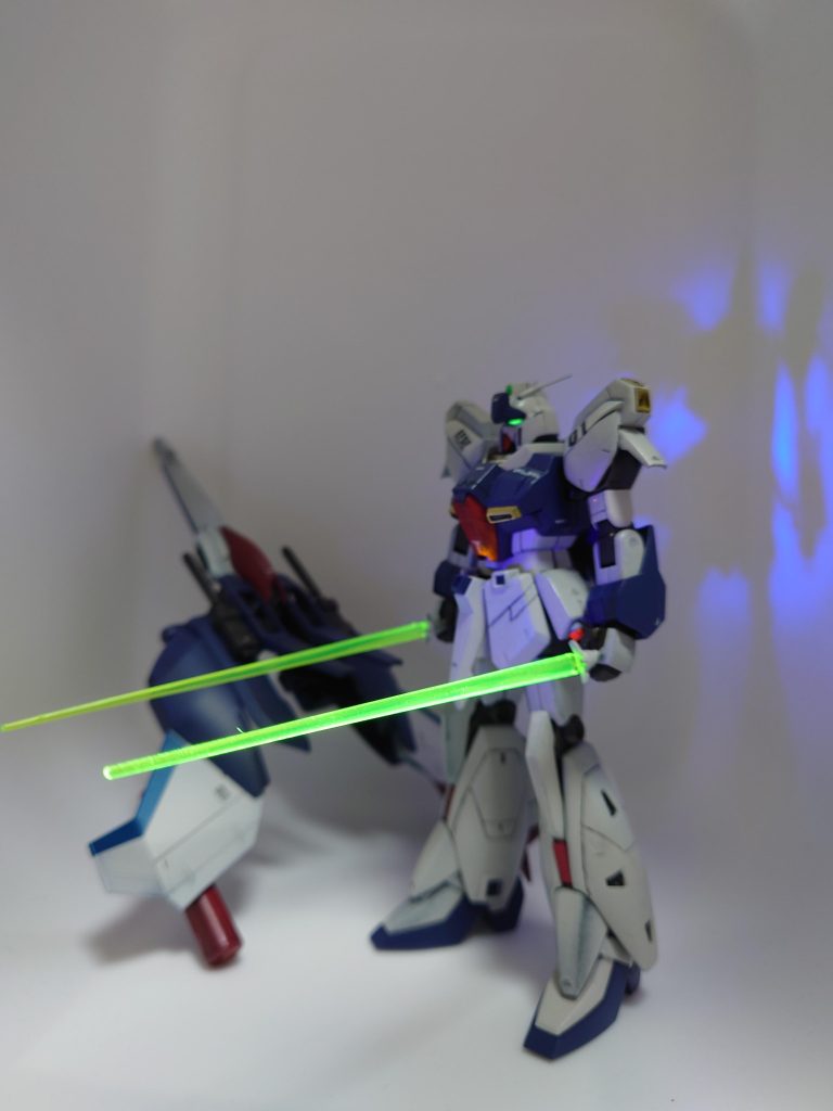 もちろんビームサーベルも光ります