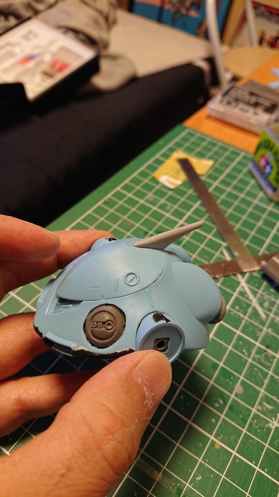 トサカもプラ板を削って作りました。これだけでけっこうイメージが変わるのでやってみてよかったです。