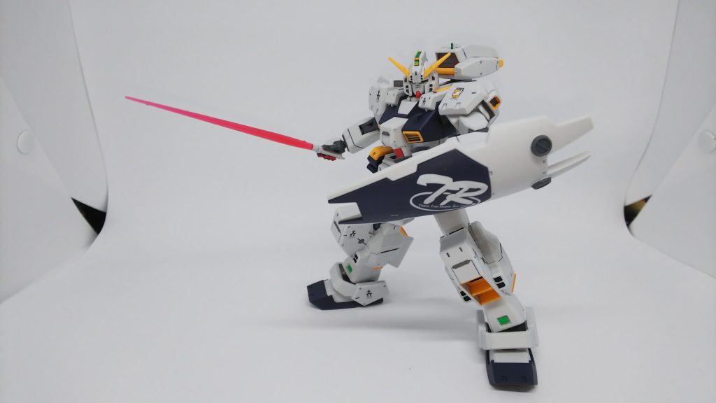 ノーマルシールドとビームサーベル。