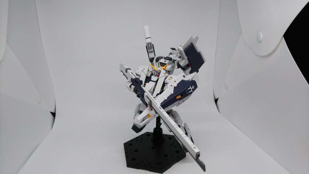 ロングブレードライフルを構えて。長いので持たせにくい···