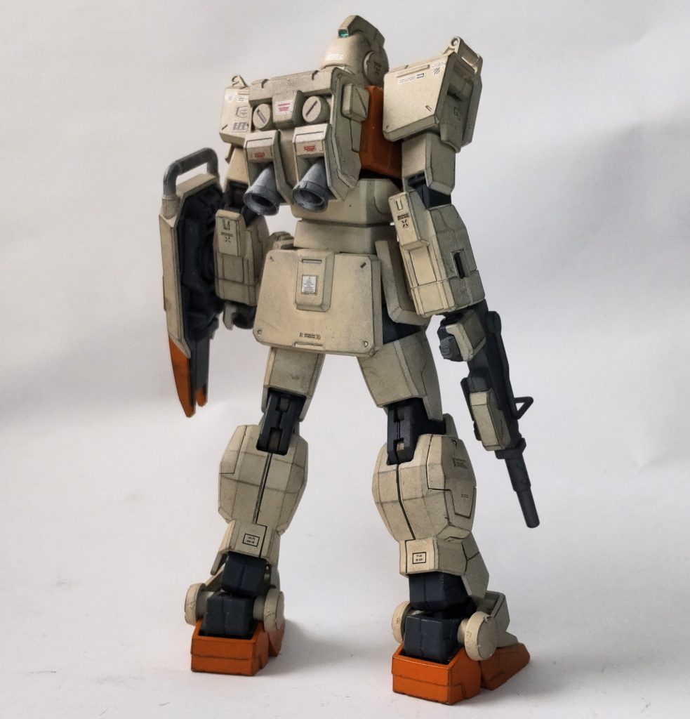 改造せずランドセルもそのままですが、補給部隊なら陸戦型ガンダムのコンテナを背負わせれば良かったかなと反省点です。陸ジムは前回活躍(ヤラレ役)しましたので今回は控えめです。