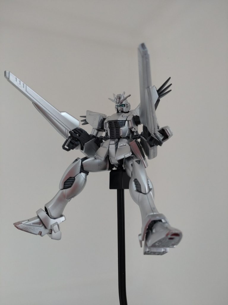 HGでも関節の可動が素晴らしいですねヴェスバーが持てるとは!RGやMGを作ることが多いですがHG率も増えるかも…ただ、塗分けする腕がないのでランナー全塗装のみですが