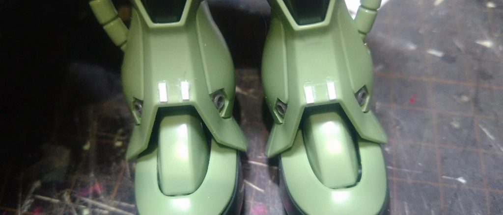 スラスター追加するために切り抜いてプラ板と市販パーツで制作してます。