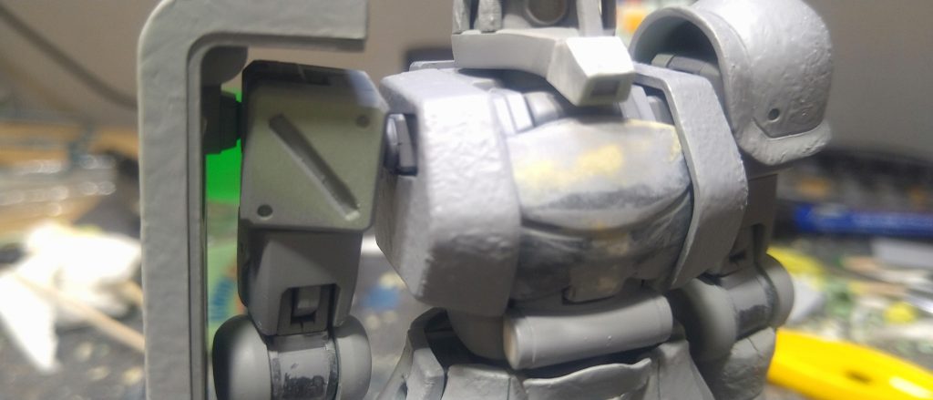 コクピットハッと頭部、左肩のスパイクを加工し、できるだけザク1に見えるようにしてみました。その他ちょこちょこ弄ってます。