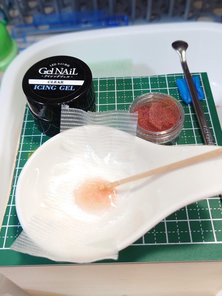 レジンには前述したように赤茶?系のキラキラ粉末を混ぜてます。・・果たしてどれくらい効果あったのか謎ですが(笑)