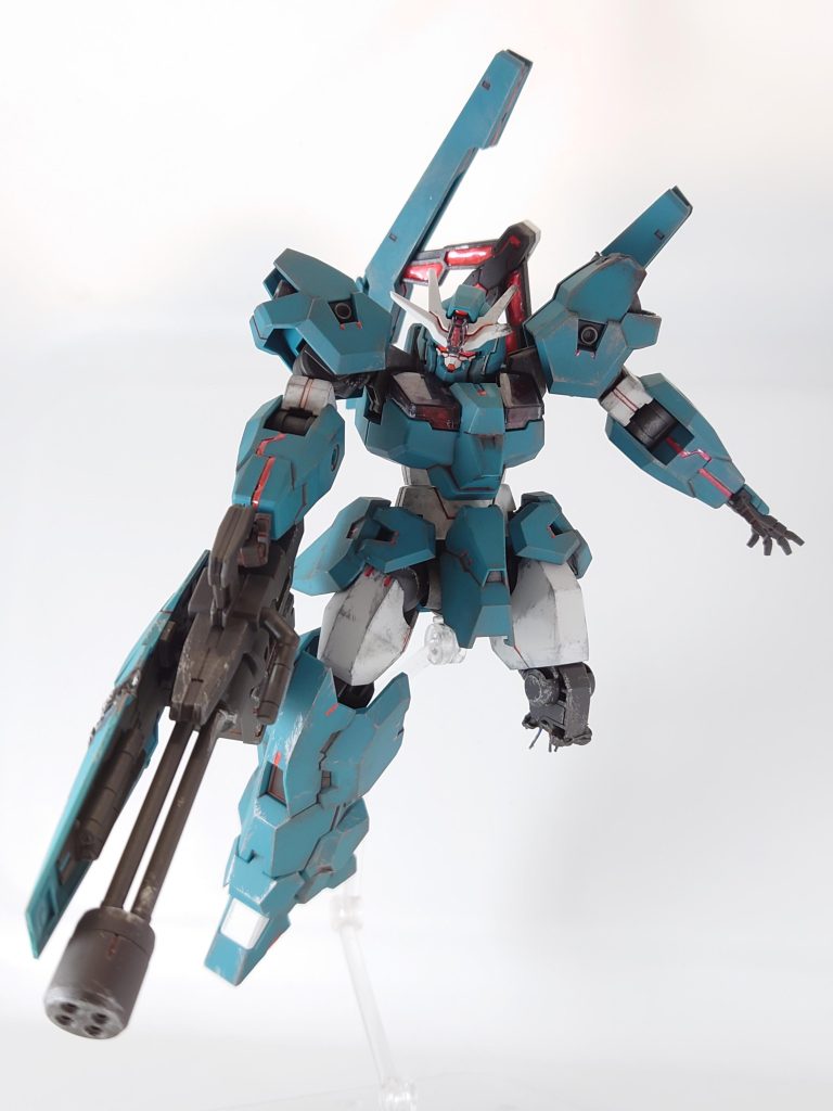 パーメットスコア3以上形態。背部フェーズドアレイキャノン解放。ちなみに赤く発行している部分(墨入れ除く)は全て蛍光塗料の上からレジンを上乗せしていいます。