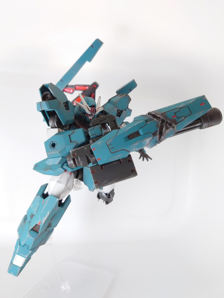 こちらの盾も同様にはんだごてにて。ビームサーベルを受け止めた跡、という設定です。