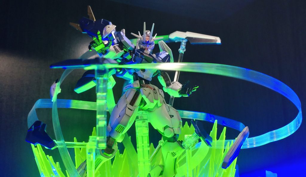 台座下をライトアップ