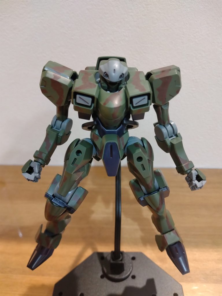 1色目を塗った状況。この段階では、迷彩風になるかかなり不安でした。