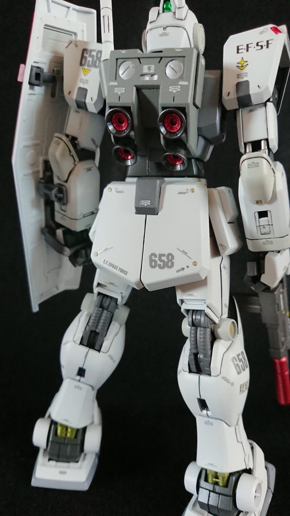 塗料の色はビンのままで塗装してます。