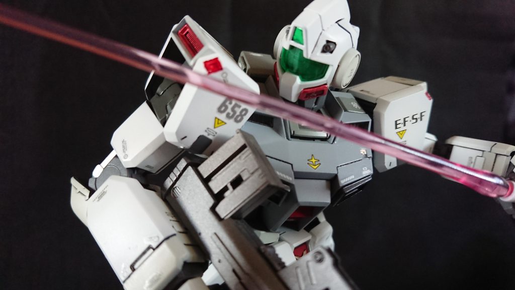 細部の塗り分けはエナメル塗料で。