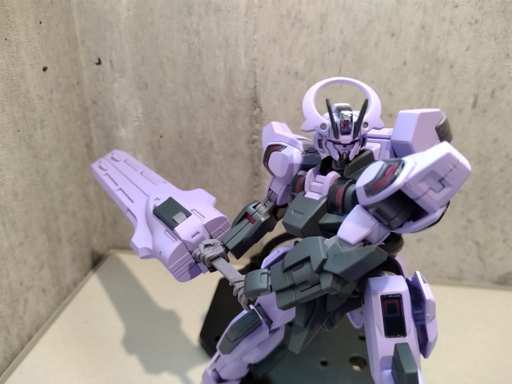 ガーディアン・シース形態③斬りかかるシュバルゼッテにズーム。顔面偏差値高めです。