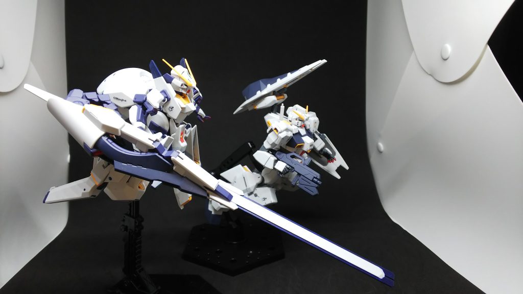 新旧の編隊飛行をイメージして。