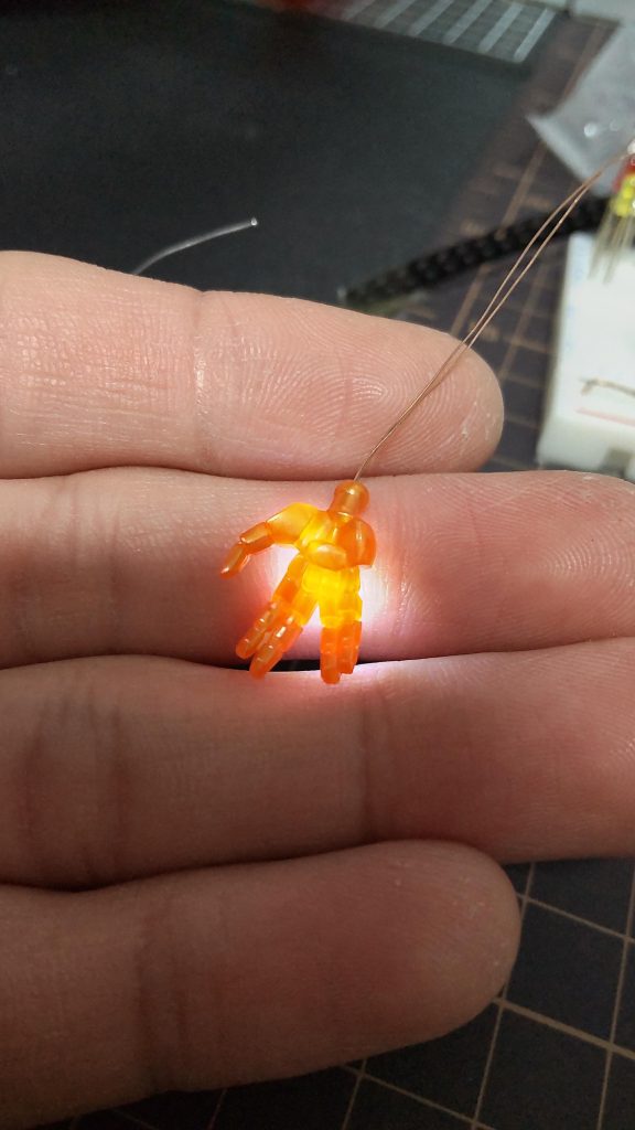 割と真面目に電飾してます。