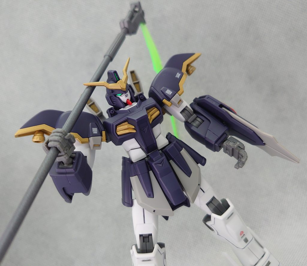 アンテナ、ビームサイズのシャープ化、部分塗装、墨入れ、デカール、トップコート仕上げです。中二感溢れる機体ですが、カッコイイですよね。