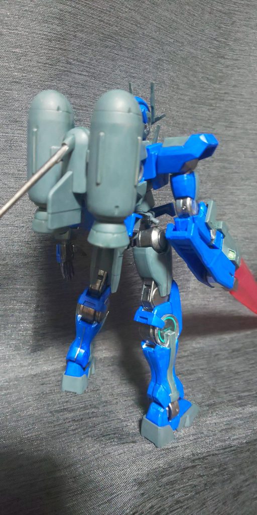 海洋調査と言う事で、どっからか持ってきた水中ジェットパック(ハイゴック)のをただ挿しただけで、接着すらしてませんw