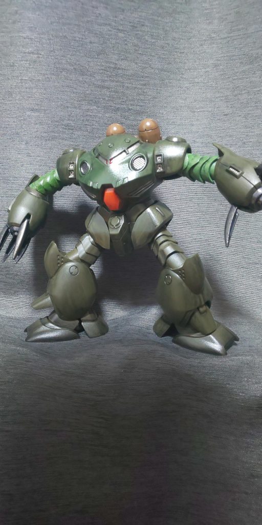 「深夜のジャブローにこんなん急に出てきたら焦るわ！」って感じで暗緑色で塗装……しただけだったり。