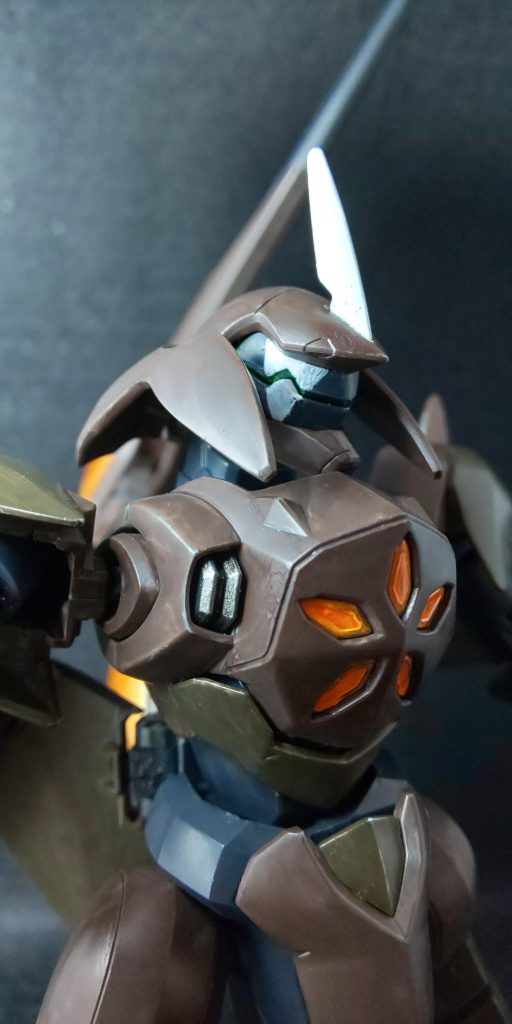 と言う事で、荒野迷彩(迷彩と言うほどではない)のバクトです。放送当時、ヴェイガンの機体デザインは(自分的に)衝撃的だったのを覚えてます。