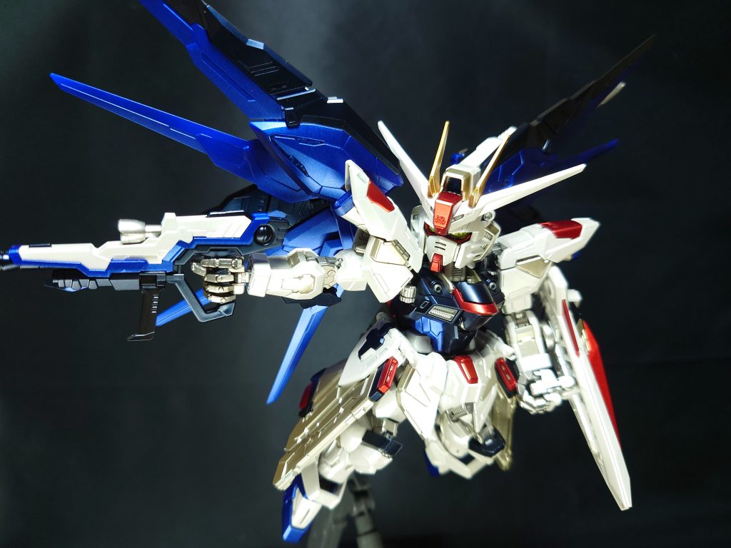 小さいボディなのにギミックもりもりでポーズが大変でした😅