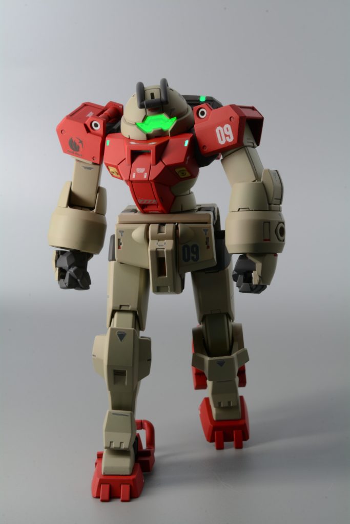 ■ポージング_2説明書やパッケージにある謎の強キャラデミトレーナー一機でシャディク隊のアンテナ全部折ってきそう