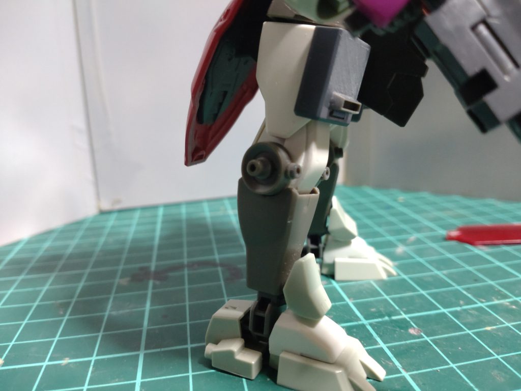 膝にはバルカンに見えるようにMSGを貼ってます。