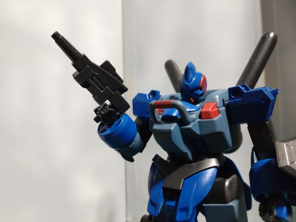 サブ武装 強化型ビームガン 連射はできない代わりに威力が高い小型ライフル。 素材は加工したジンクスのライフルとベギルペンデのライフルの銃口です。