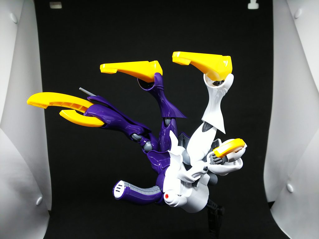 衝撃的な、あまりに衝撃的な「手」。