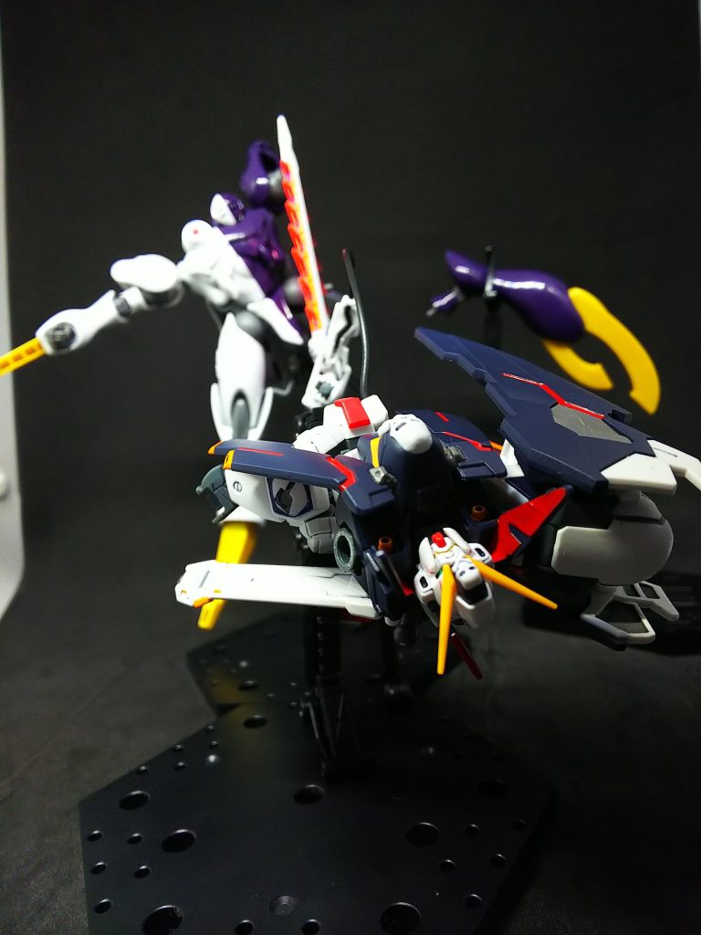 トビア得意の、シザーアンカー+武器。