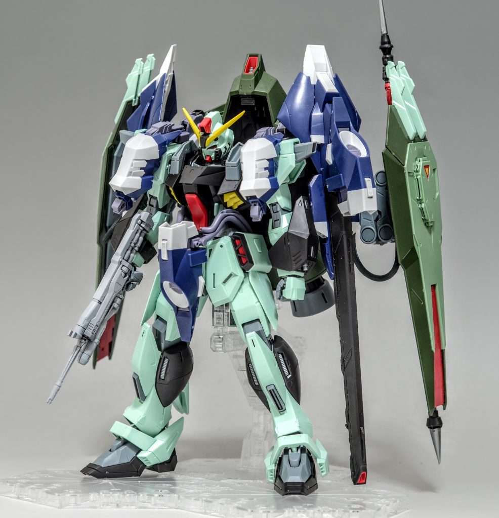 ミキシング初期状態です。この時は頭部や手足などフォビドゥンのパーツそのままですが最終的にはボディとバックパック以外は別機体のものになりました。