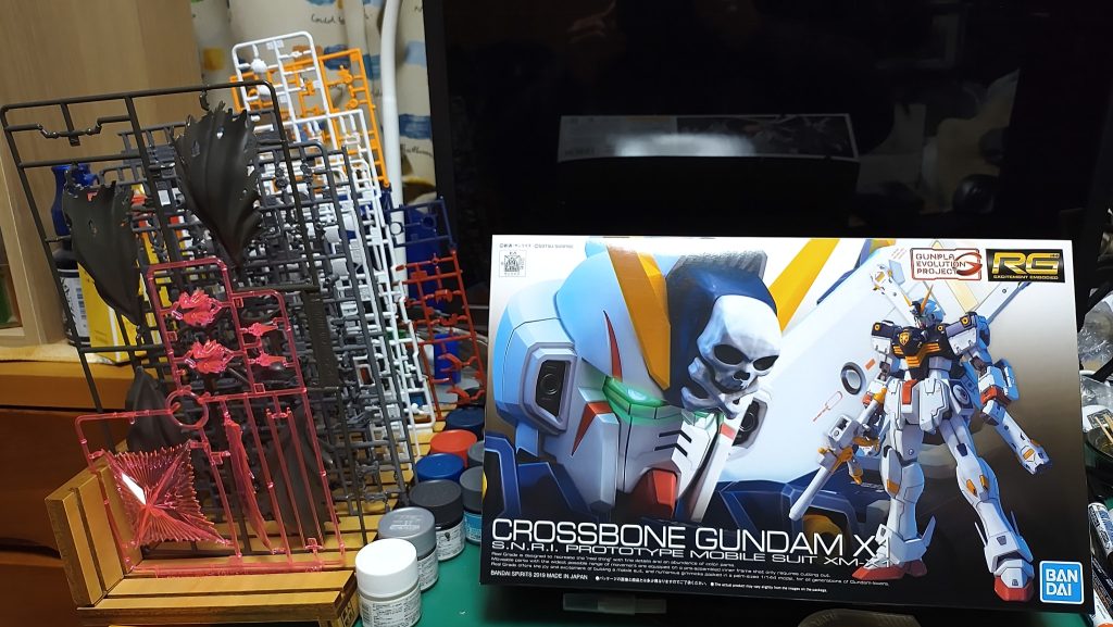 ボックスとランナー。RGとしてはランナーが少ない方ですが、小さいパーツが多く紛失注意です。