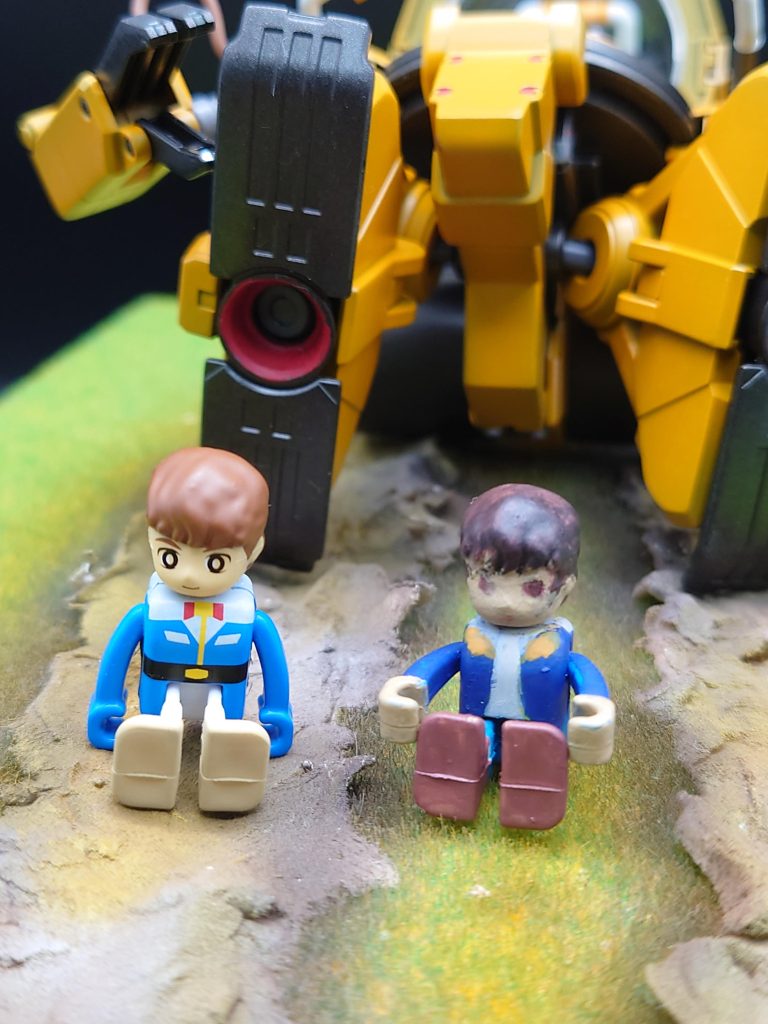 ちなみにバナージフィギュアのベースは、右のトミカのアムロなんです！